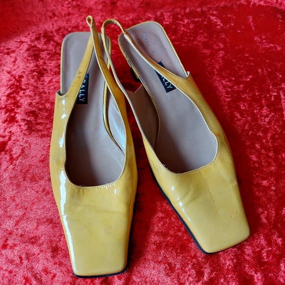 Vintage Shoes Women's by BALLY 37 EU 6 1/2 US Size Yellow Real Patent Leather π - Picture 8 of 16